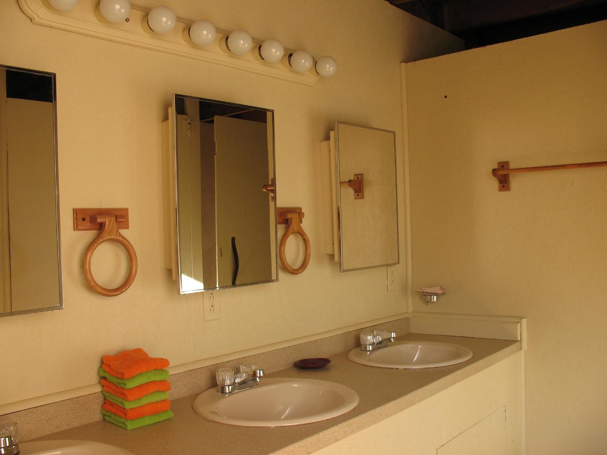 FireTree Bed and Breakfast in Monument Valley bathroom